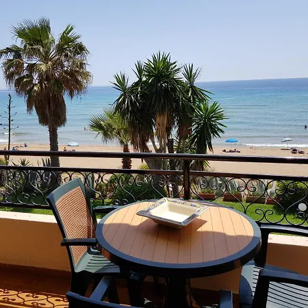 Corfu Beachfront 7 شقة *